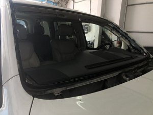 Вырезка поврежденного стекла